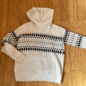 Tahari knit sweater size small white